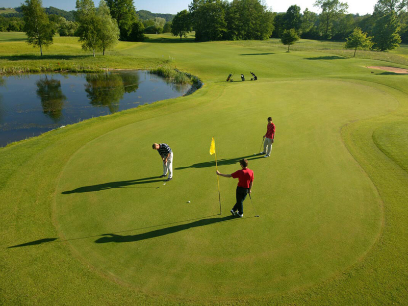 Golfplatz unmittelbar neben dem Golfhotel Sonnreich in Bad Loipersdorf (Steiermark)